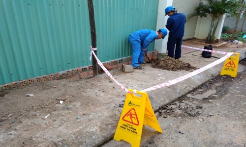 Lắp đặt đường ống cấp nước đường Nguyễn Viết Xuân